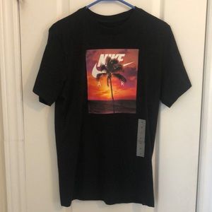 Mens Nike T. Small new no tags.